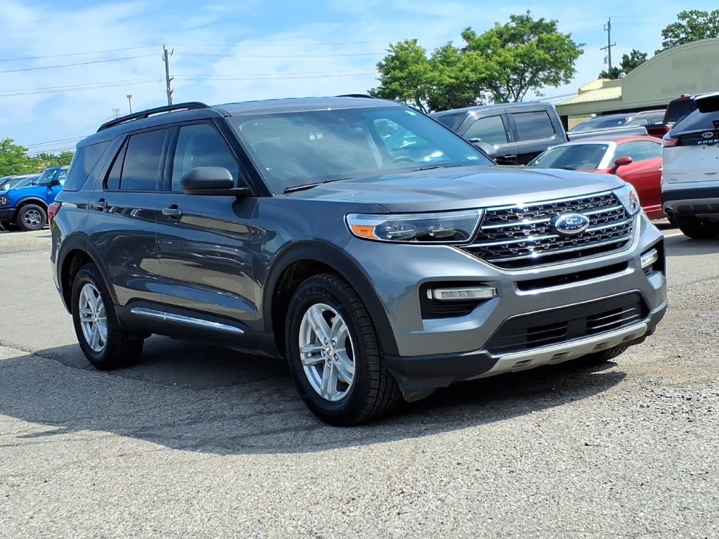 Certified 2023 Ford Explorer XLT w/ Equipment Group 202A AWD/4WD image 7