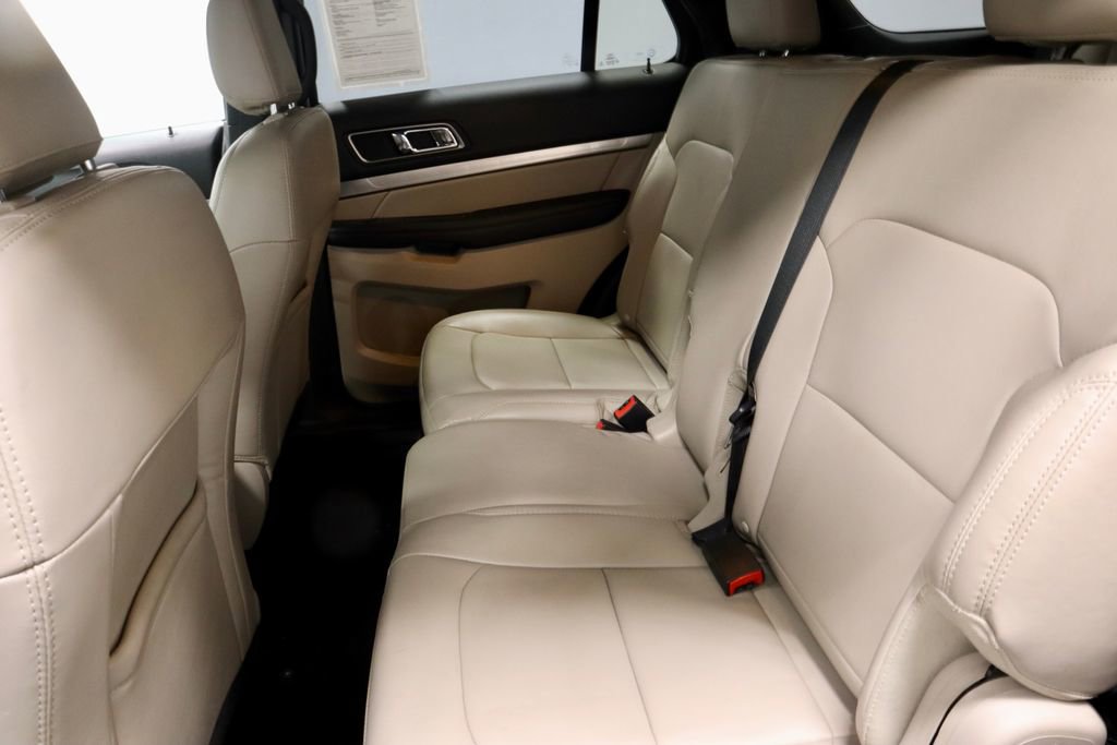 Certified 2019 Ford Explorer XLT w/ Equipment Group 202A AWD/4WD image 21