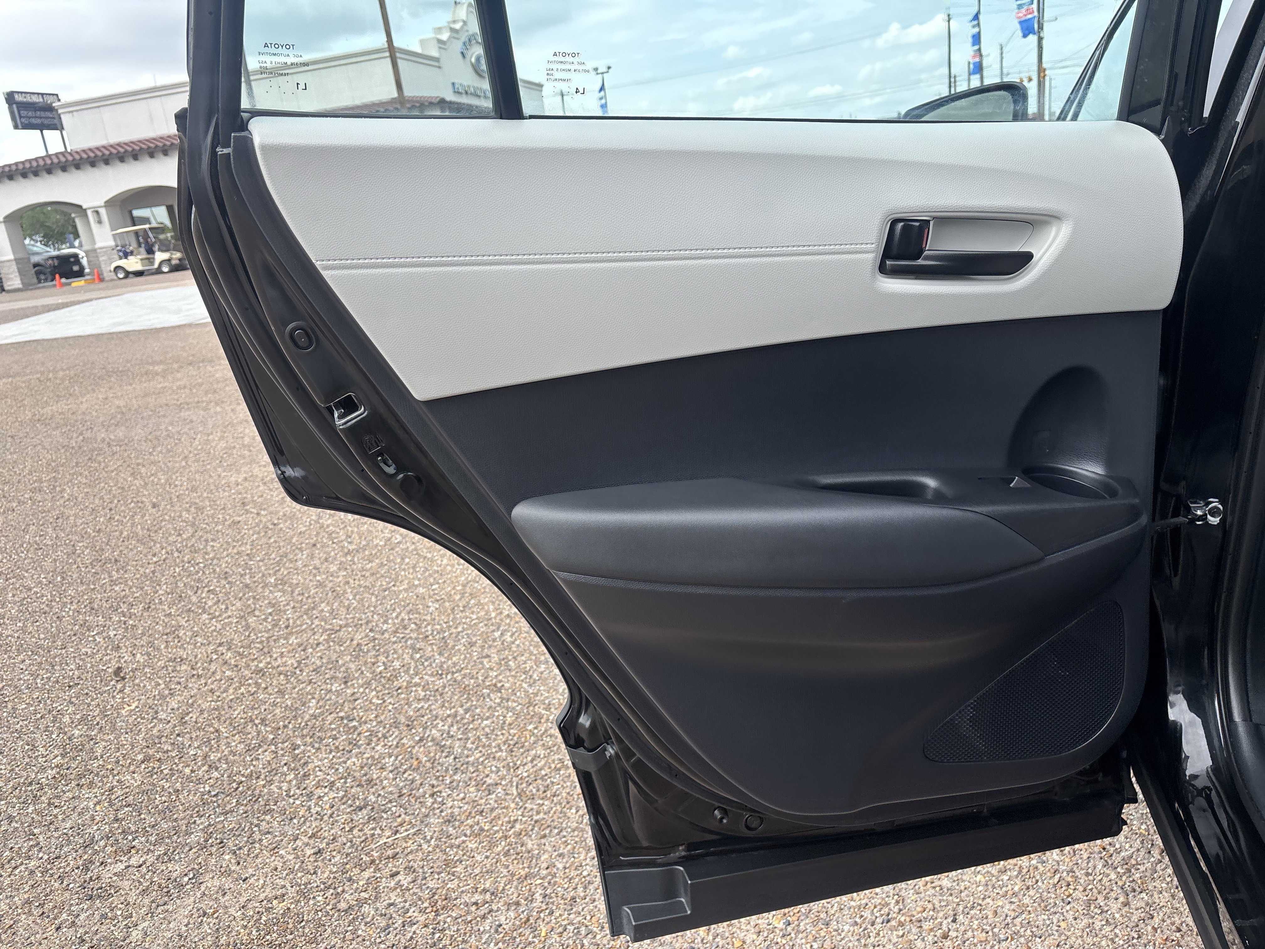 Used 2025 Toyota Corolla Cross L FWD image 16