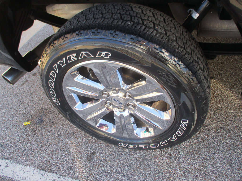 Certified 2019 Ford F150 Lariat w/ Equipment Group 502A Luxury image 26