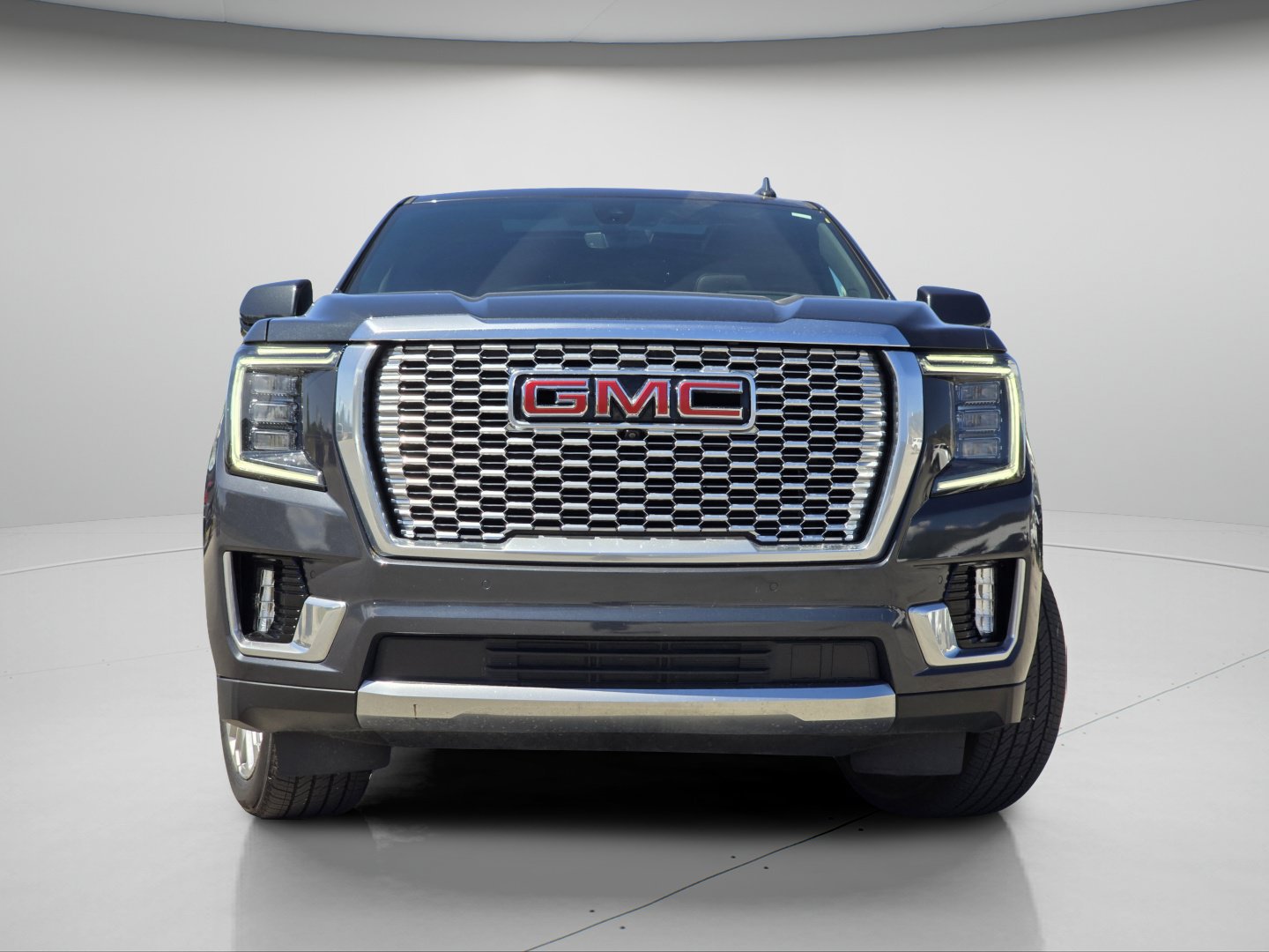 Used 2022 GMC Yukon Denali w/ Denali Premium Package AWD/4WD image 3