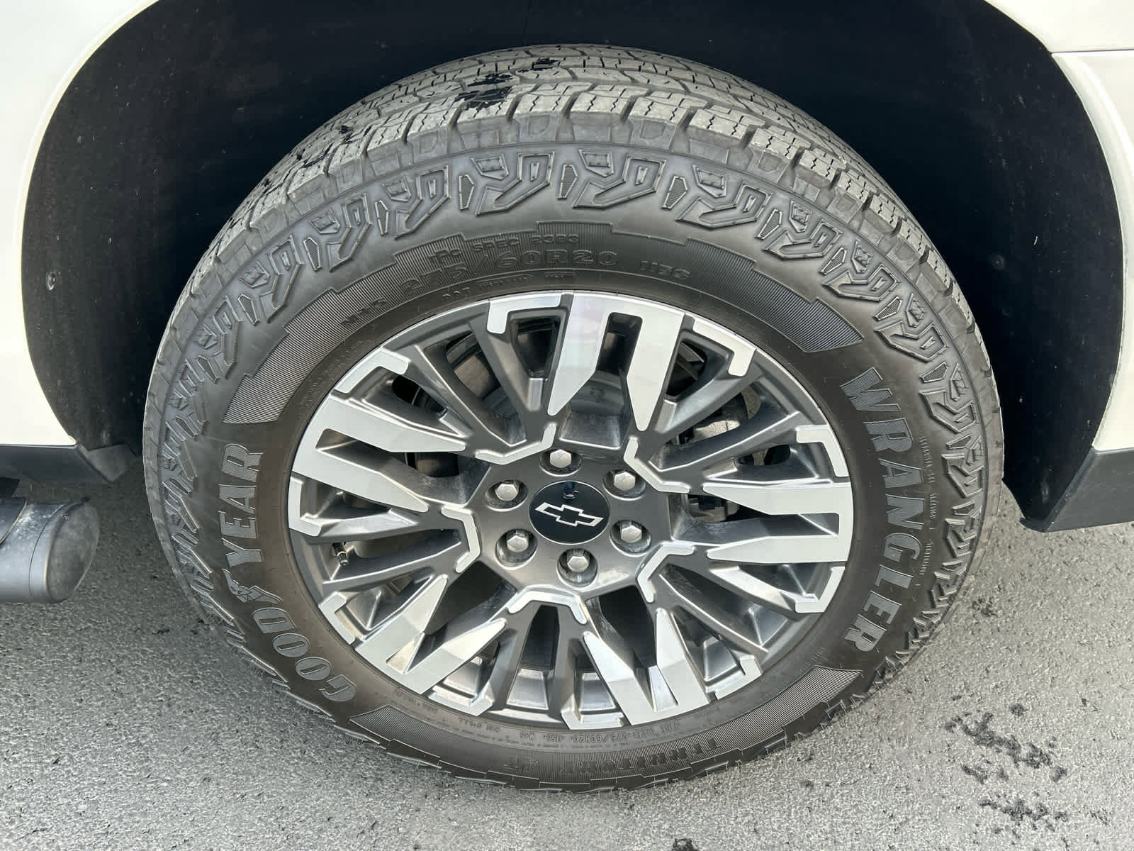 Used 2025 Chevrolet Suburban Z71 w/ Z71 Off-Road Package image 14