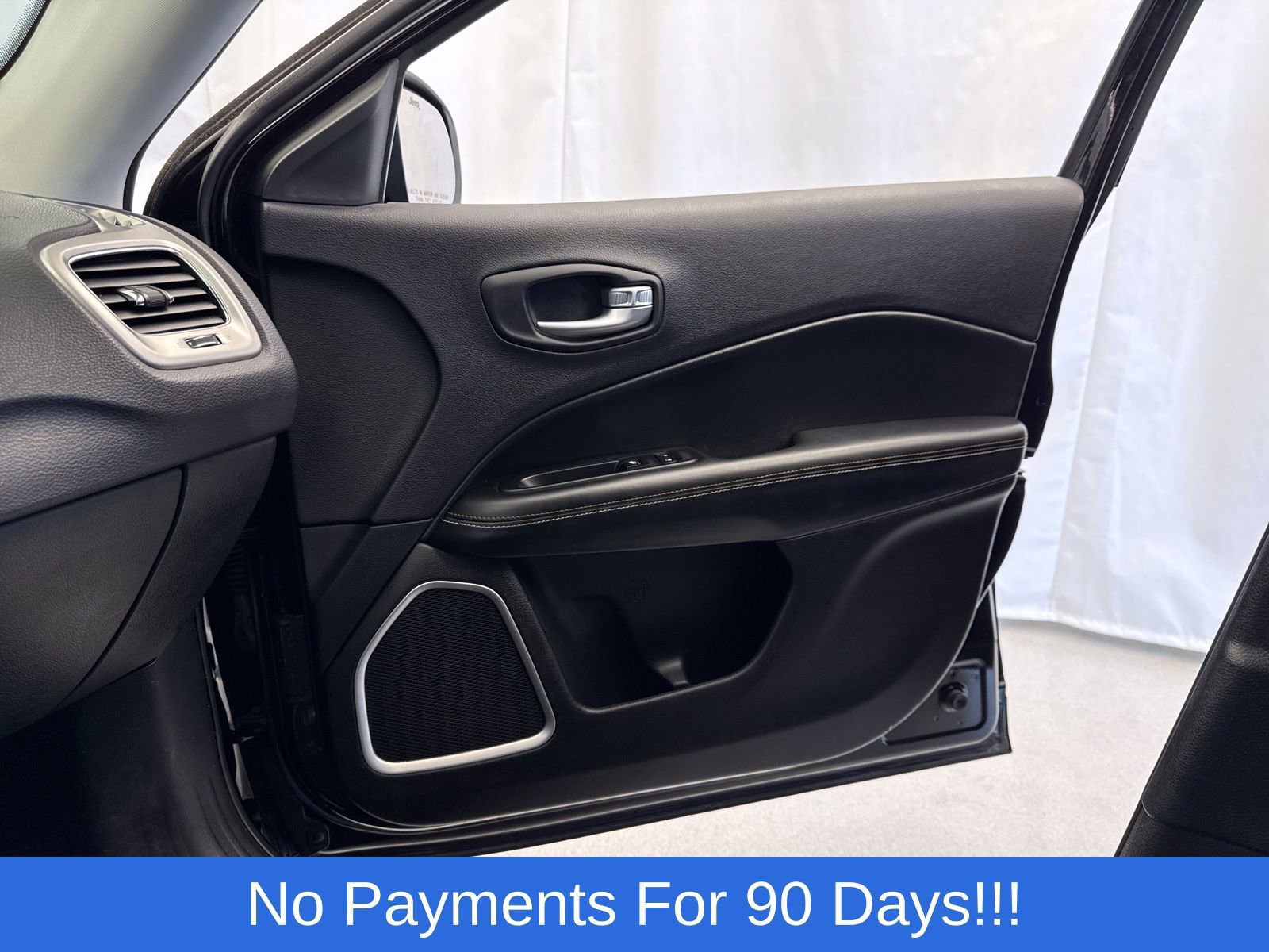 Used 2017 Jeep Compass Latitude image 19