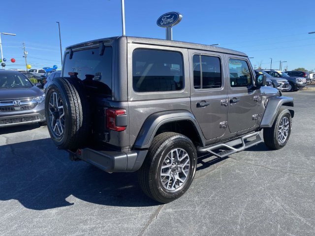 Used 2025 Jeep Wrangler Unlimited Sahara w/ Safety Group AWD/4WD image 7