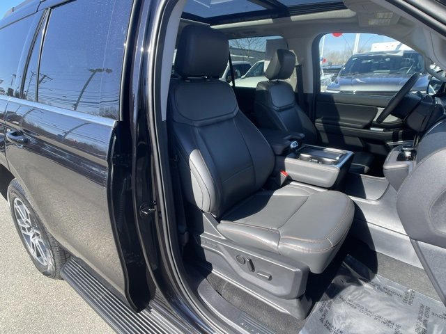 Certified 2025 Ford Expedition Active image 36