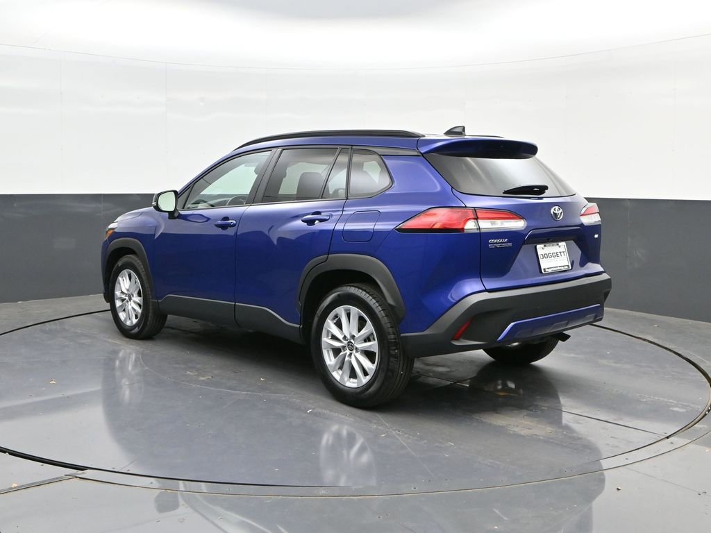 Used 2025 Toyota Corolla Cross LE image 5
