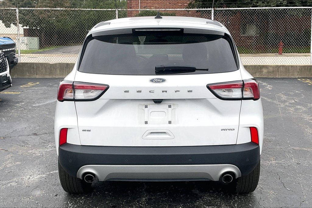 Certified 2022 Ford Escape SE w/ Cold Weather Package AWD/4WD image 3