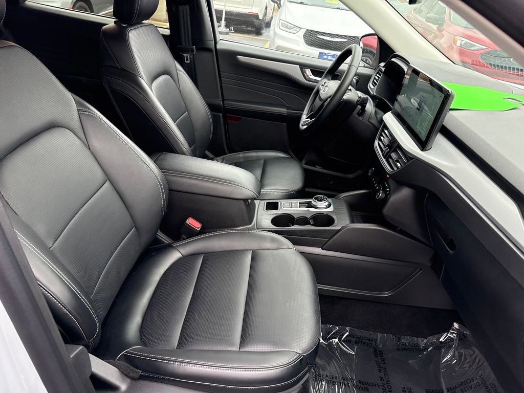 Certified 2025 Ford Escape Platinum image 9