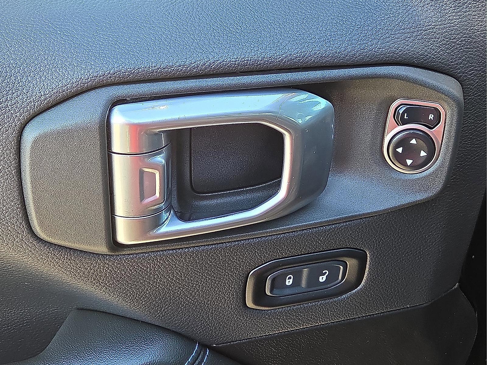 Used 2024 Jeep Wrangler High Altitude image 13