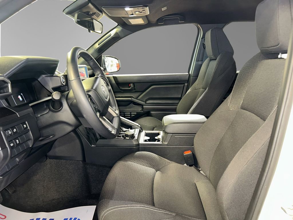 Used 2025 Toyota 4Runner SR5 AWD/4WD image 9
