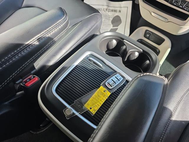 Used 2024 Chrysler Pacifica Touring-L image 19
