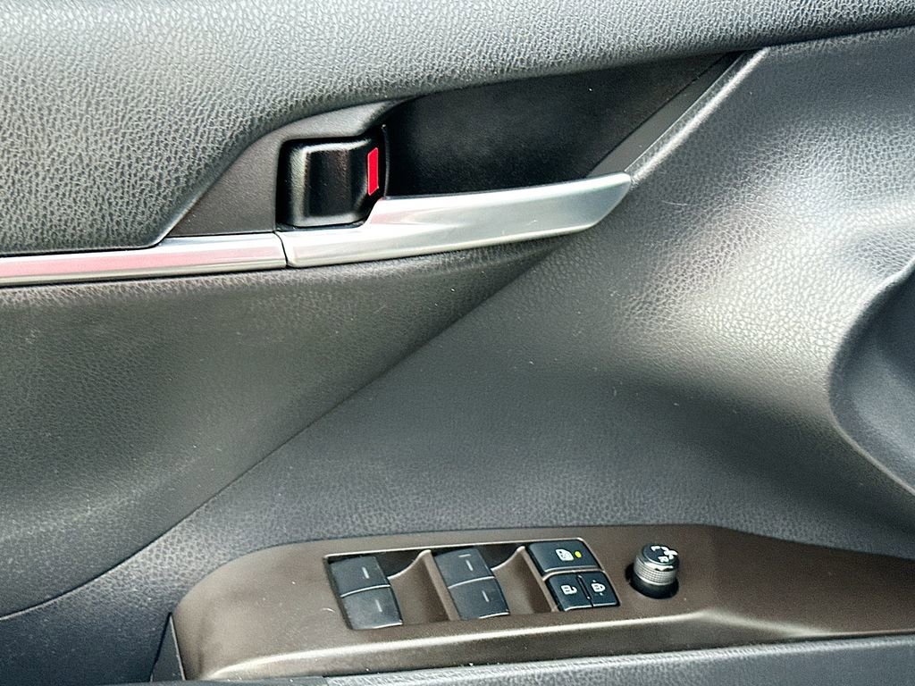 Used 2021 Toyota Camry SE w/ Convenience Package image 21