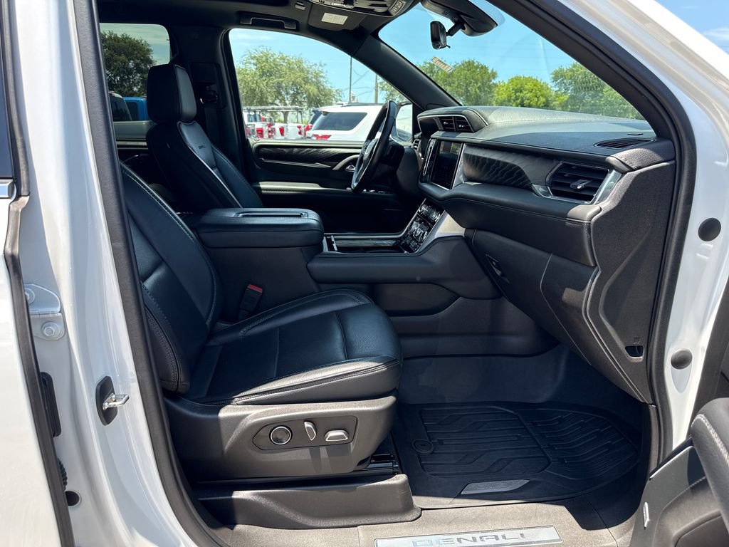 Used 2021 GMC Yukon Denali w/ Denali Premium Package RWD image 26