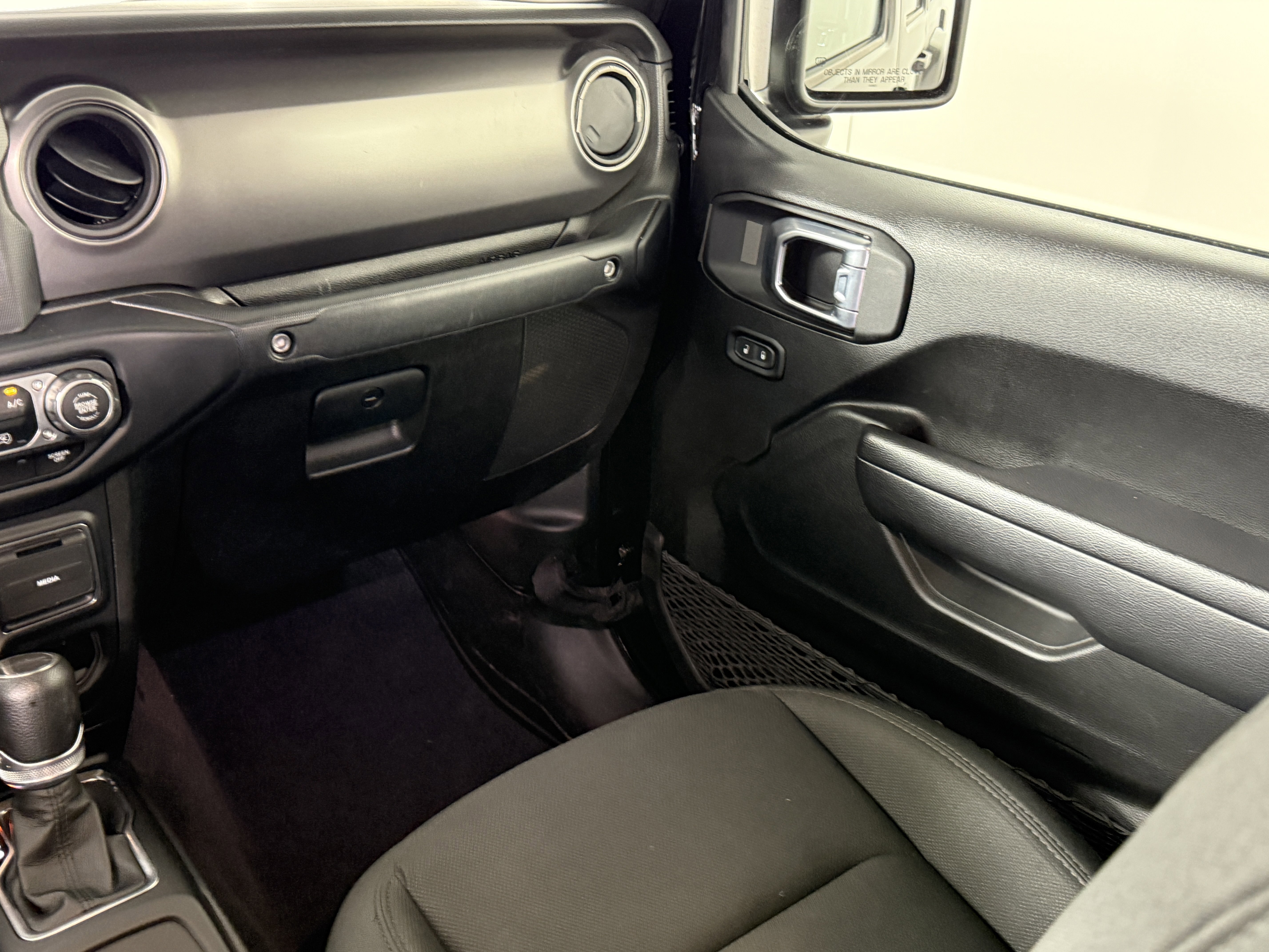 Used 2023 Jeep Gladiator Willys image 13