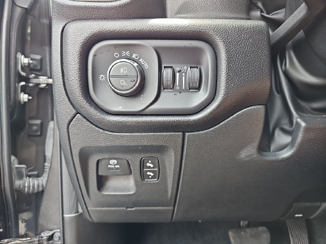 Used 2023 RAM 1500 Laramie RWD image 32