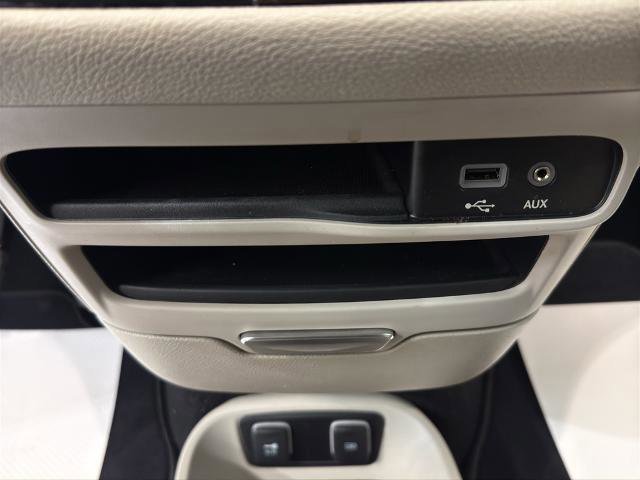 Used 2019 Chrysler Pacifica Limited image 27