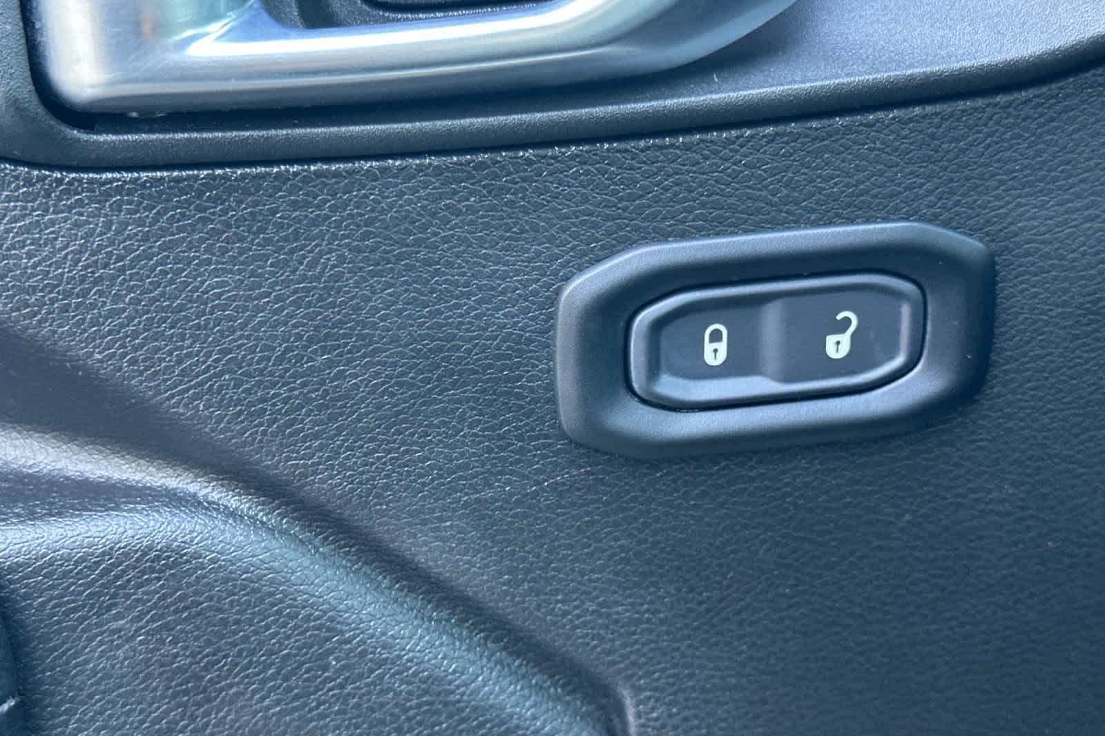 Used 2024 Jeep Wrangler Unlimited AWD/4WD image 13