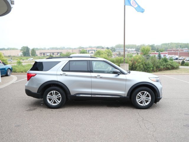 Certified 2022 Ford Explorer XLT w/ Equipment Group 202A AWD/4WD image 4