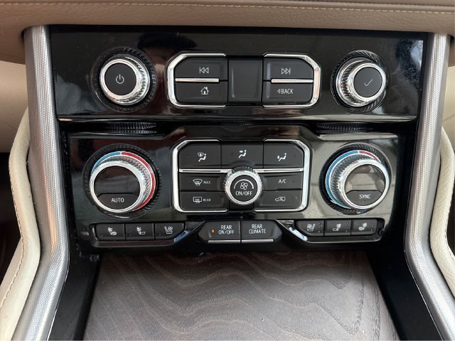 Used 2023 GMC Yukon XL Denali AWD/4WD image 32