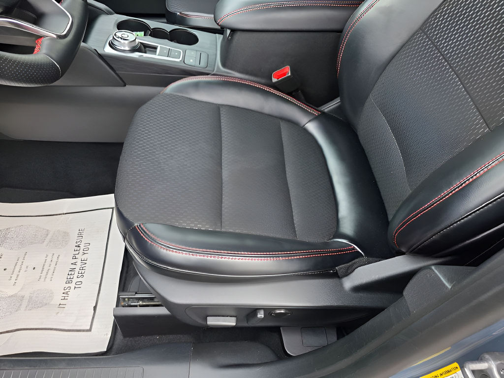 Certified 2025 Ford Escape ST-Line Select AWD/4WD image 15