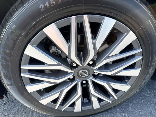 Used 2025 Nissan Altima 2.5 SV FWD image 10