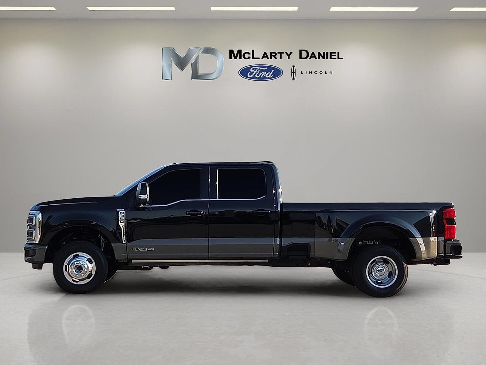 Certified 2026 Ford F350 King Ranch AWD/4WD image 3