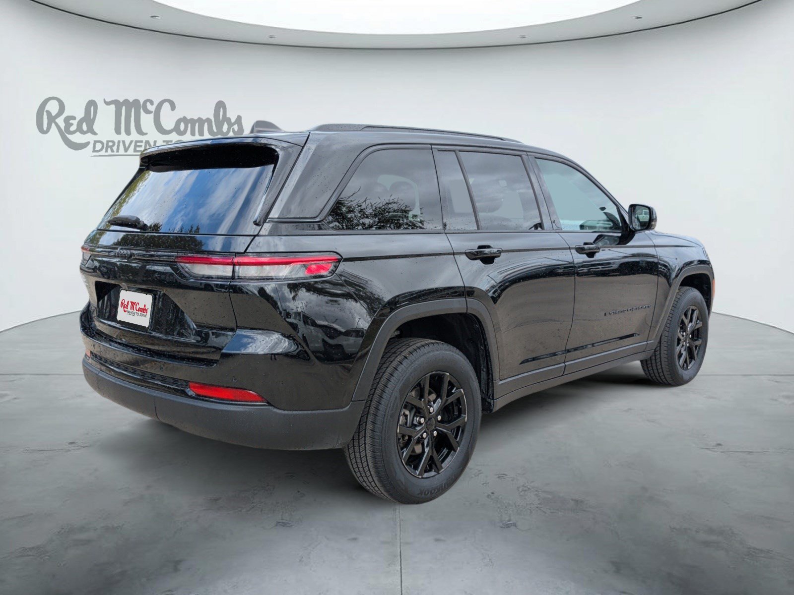 Used 2025 Jeep Grand Cherokee Altitude AWD/4WD image 5