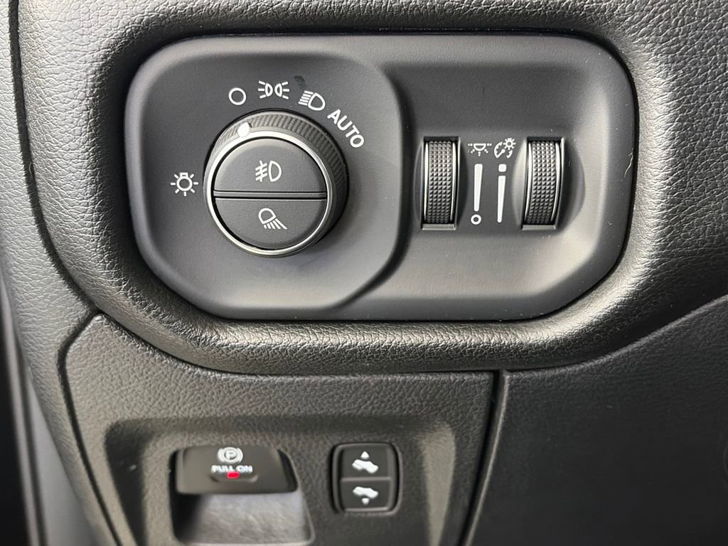 Used 2025 RAM 1500 Laramie image 24