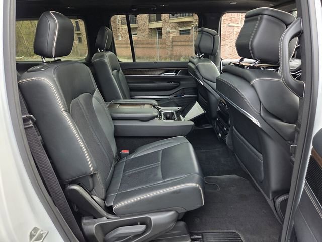 Used 2023 Jeep Grand Wagoneer L Series II image 16
