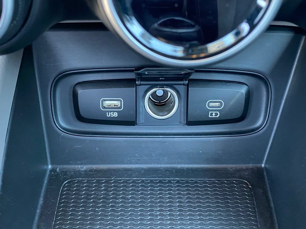 Used 2025 Hyundai Venue SEL FWD image 18