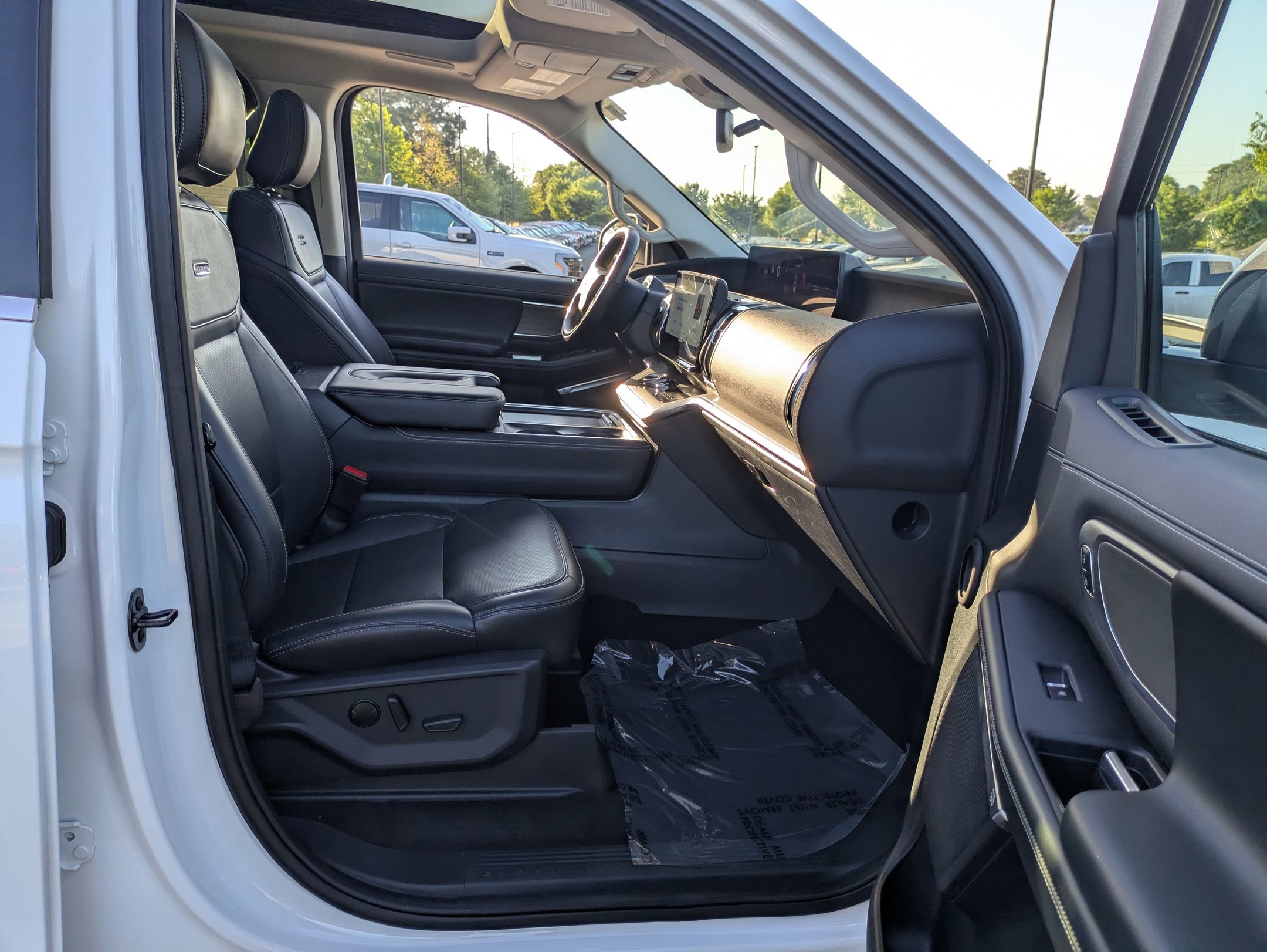 Certified 2025 Ford Expedition Platinum w/ Driver's Package AWD/4WD image 36