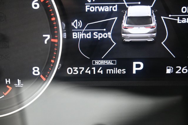 Used 2025 Mitsubishi Outlander SE FWD image 18