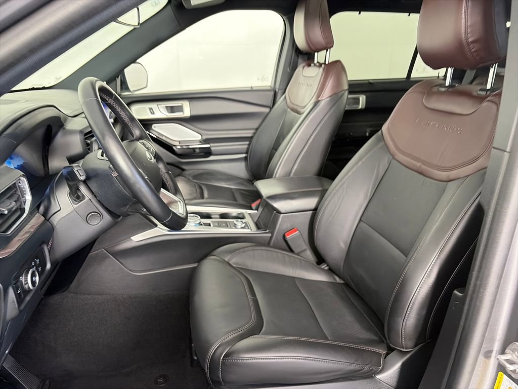 Certified 2023 Ford Explorer Platinum w/ Technology Package AWD/4WD image 11