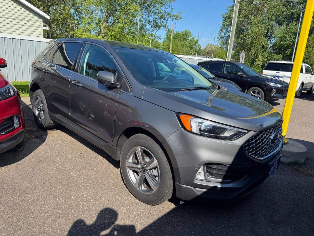 Certified 2024 Ford Edge SEL w/ Convenience Package AWD/4WD image 2