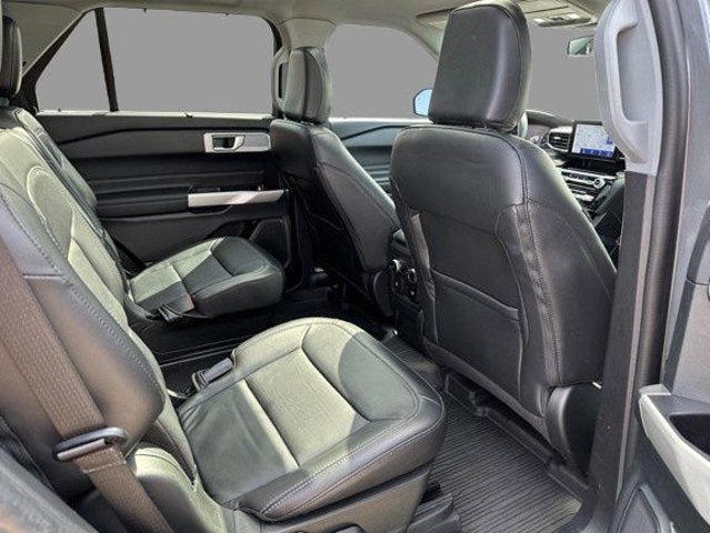 Certified 2022 Ford Explorer Limited w/ Equipment Group 301A AWD/4WD image 11