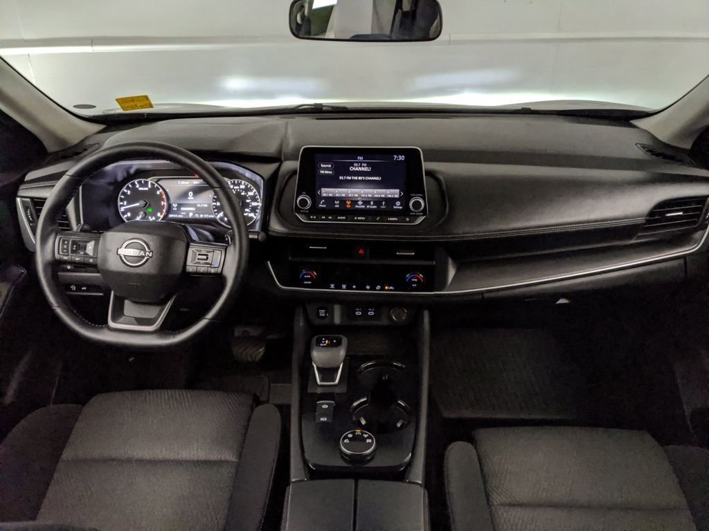 Used 2025 Nissan Rogue SV image 7