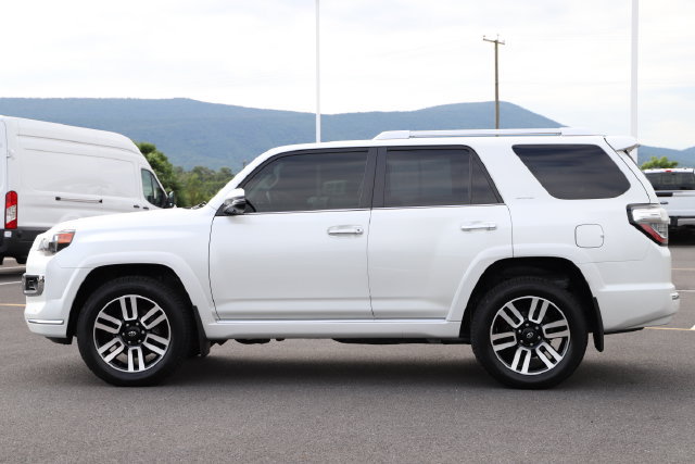 Used 2024 Toyota 4Runner Limited AWD/4WD image 2