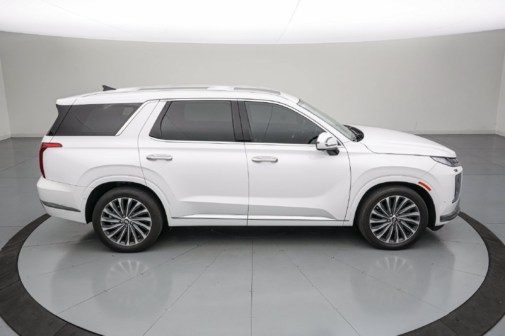 Used 2024 Hyundai Palisade Calligraphy AWD/4WD image 3