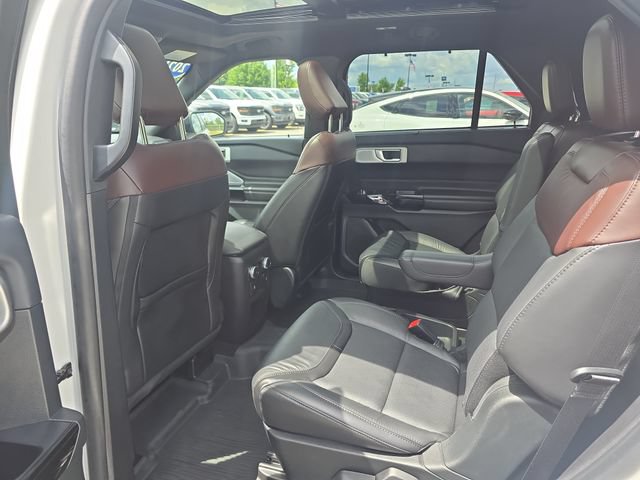 Certified 2021 Ford Explorer Platinum w/ Equipment Group 601A AWD/4WD image 26