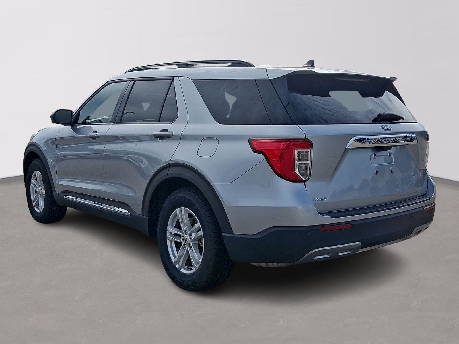 Certified 2022 Ford Explorer XLT w/ Equipment Group 202A RWD image 4