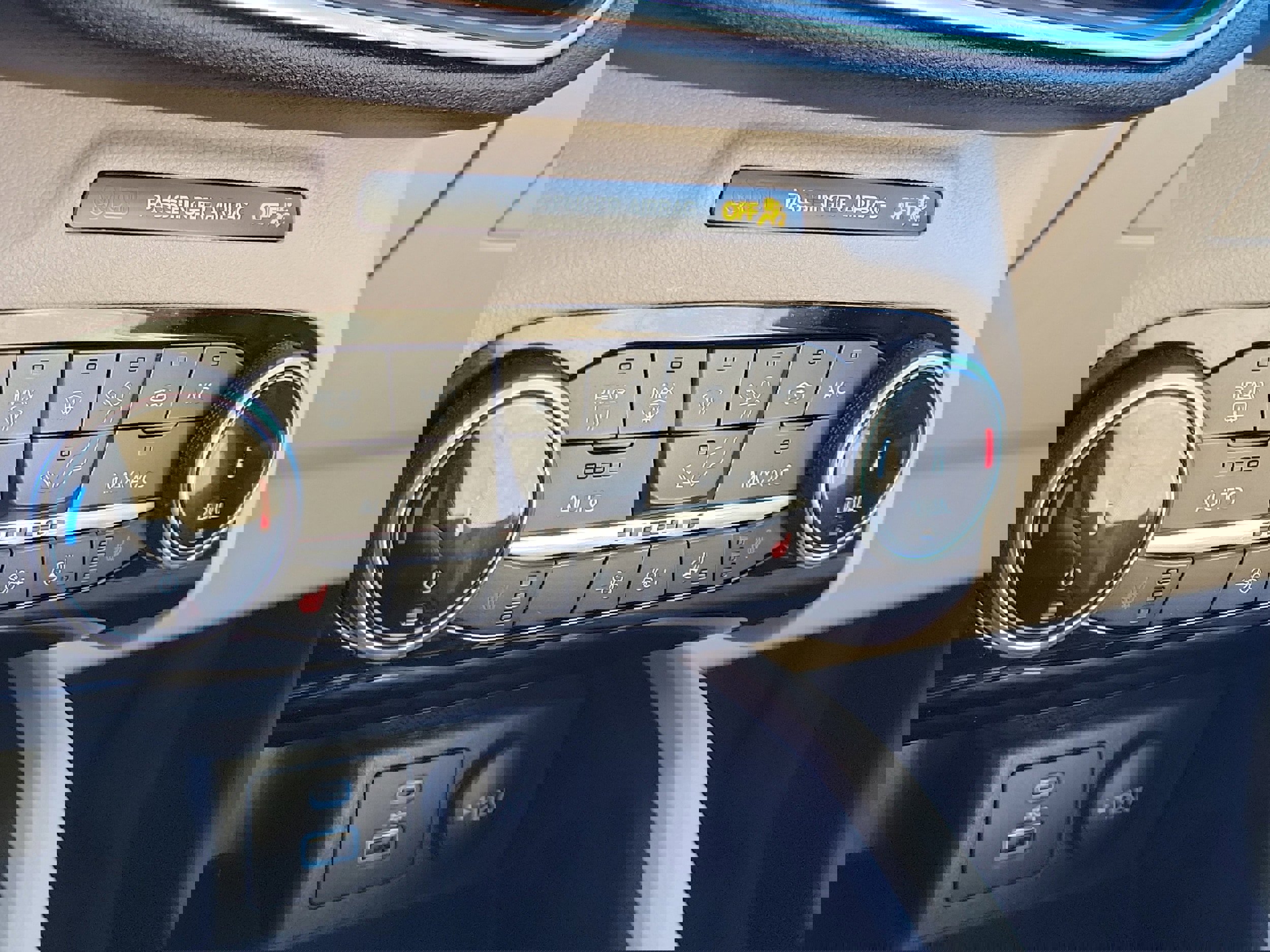 Certified 2022 Ford Escape Titanium image 31