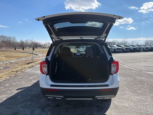 Certified 2022 Ford Explorer XLT w/ Equipment Group 202A image 10