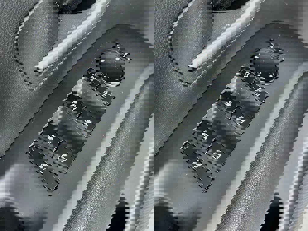 Used 2025 Hyundai Tucson SE FWD image 28