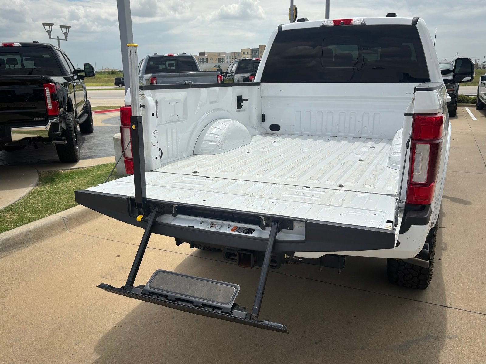 Certified 2022 Ford F250 Lariat w/ Tremor Off-Road Package AWD/4WD image 12
