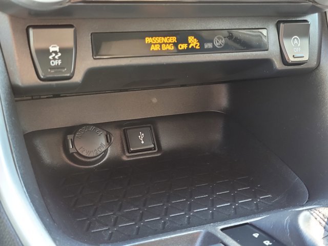 Used 2022 Toyota RAV4 LE image 20