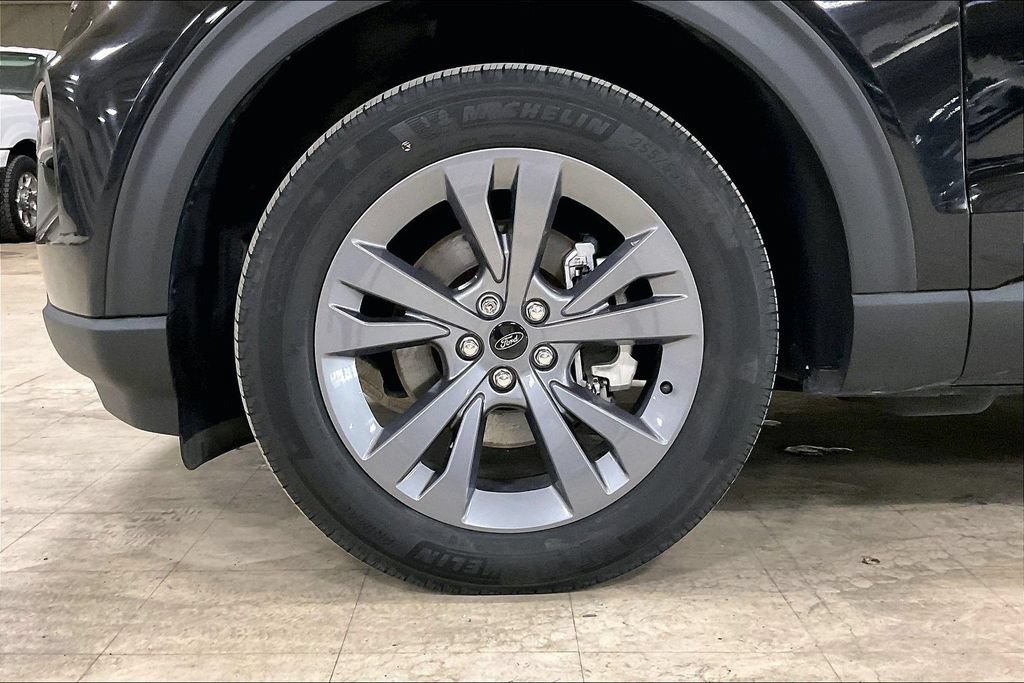 Certified 2023 Ford Explorer XLT w/ Equipment Group 202A AWD/4WD image 9