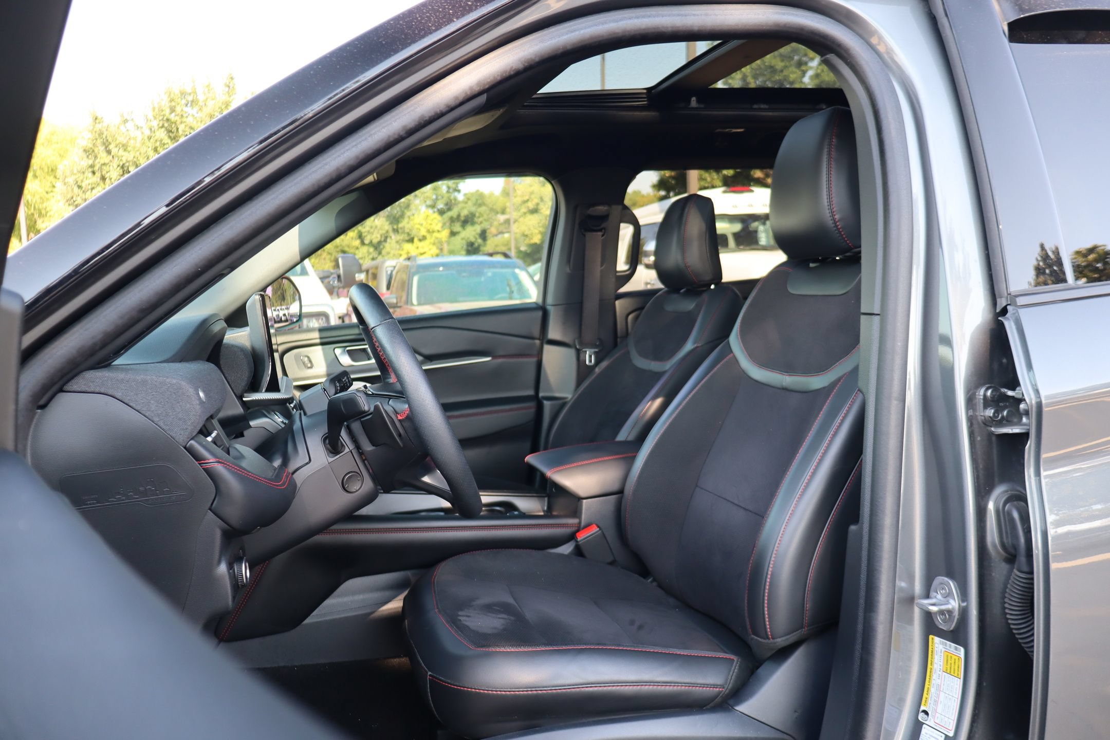 Certified 2025 Ford Explorer ST AWD/4WD image 12