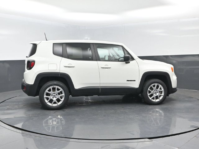 Used 2023 Jeep Renegade Latitude AWD/4WD image 3