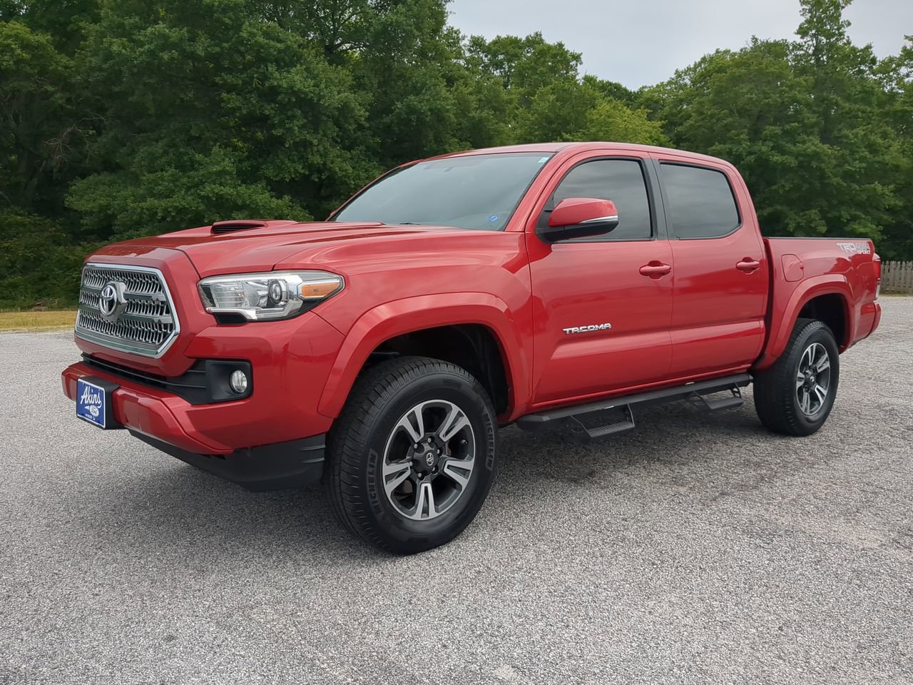 Used 2017 Toyota Tacoma TRD Sport w/ Tow Package (A/T) AWD/4WD image 6