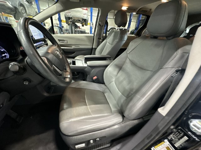 Used 2024 Toyota Sienna Limited AWD/4WD image 17